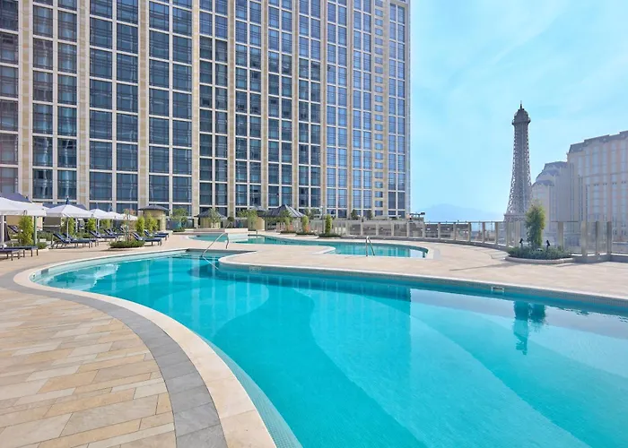 Londoner Grand, A Luxury Collection Hotel,