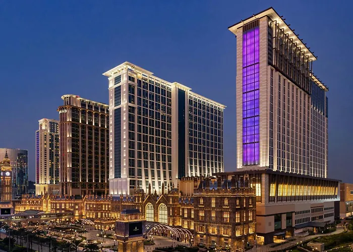 Londoner Grand, A Luxury Collection Hotel, 5*