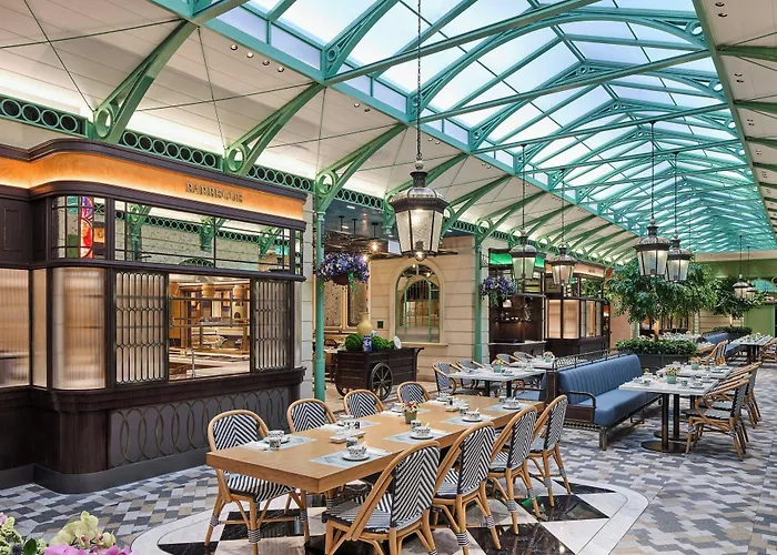 Londoner Grand, A Luxury Collection Hotel, 5*